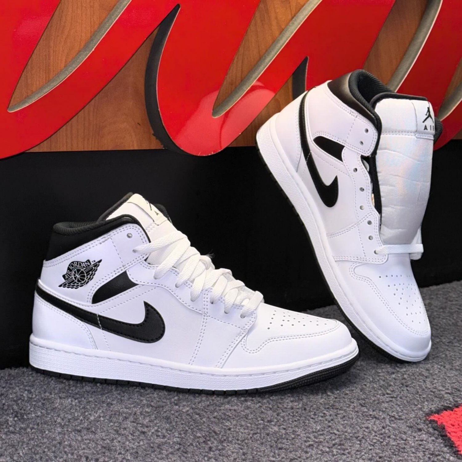 Nike Air Jordan 1 Mid &acirc;��White Black&acirc;��