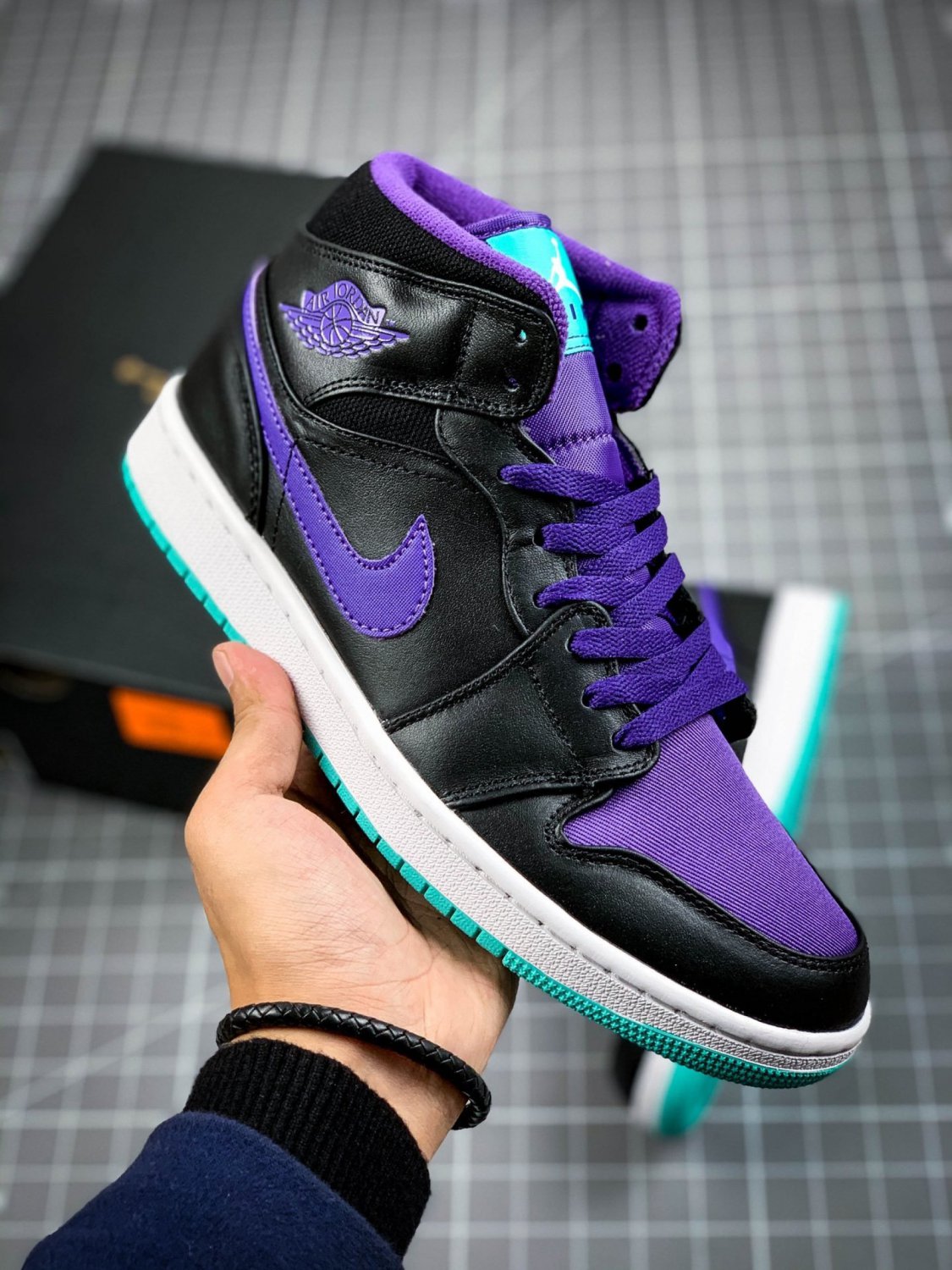 NIKE Air Jordan 1 Mid Black Grape GS