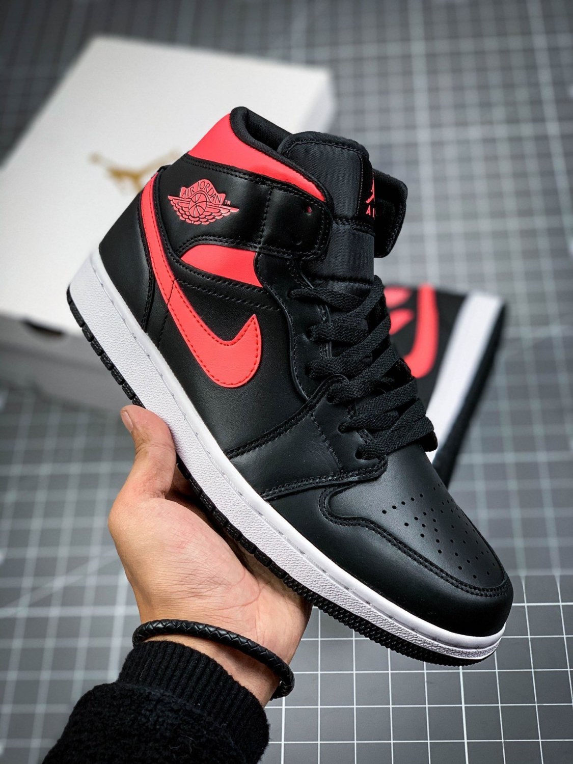 NIKE Air Jordan 1 Mid Black Siren Red