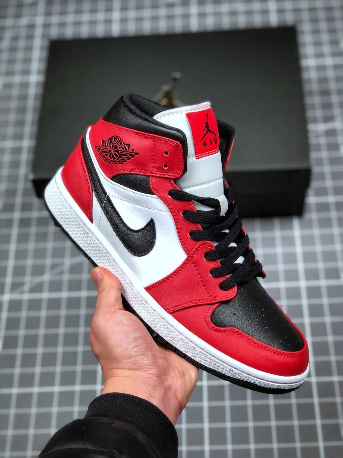 Nike Air Jordan 1 Mid Chicago Black Toe
