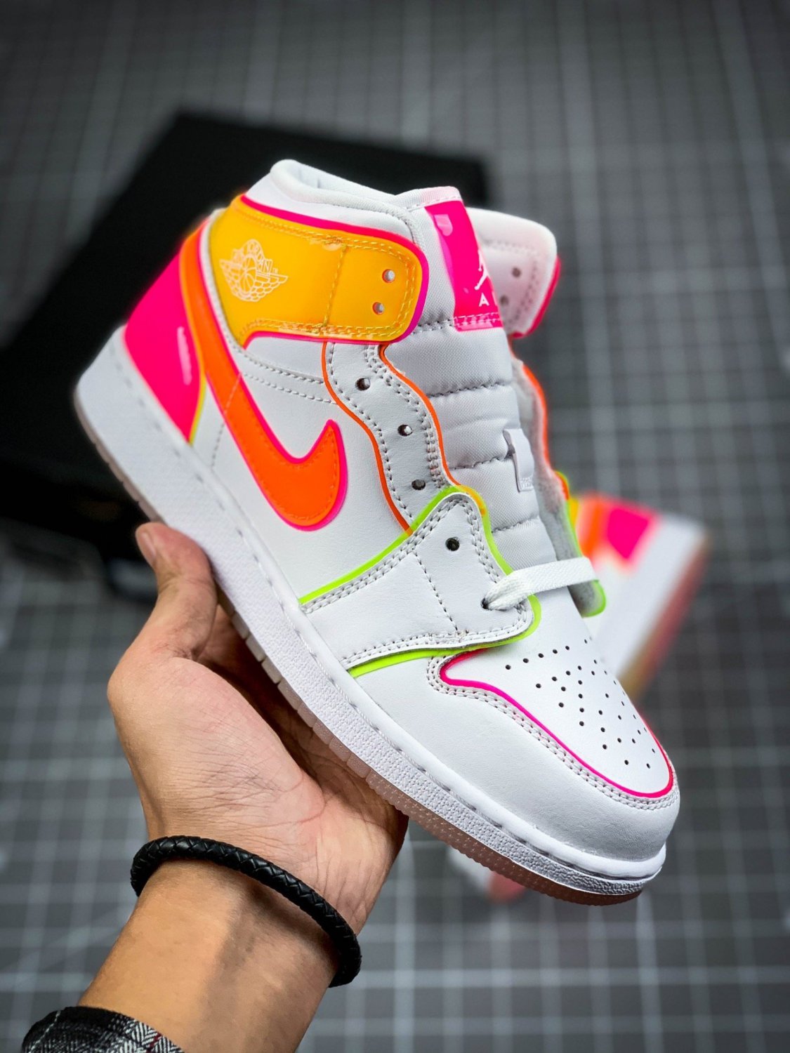 NIKE Air Jordan 1 Mid GS Edge Glow
