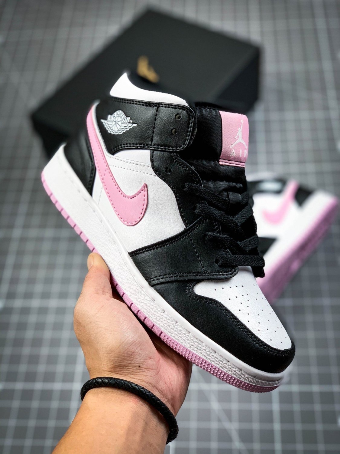 NIKE Air Jordan 1 Mid GS White Light Arctic Pink