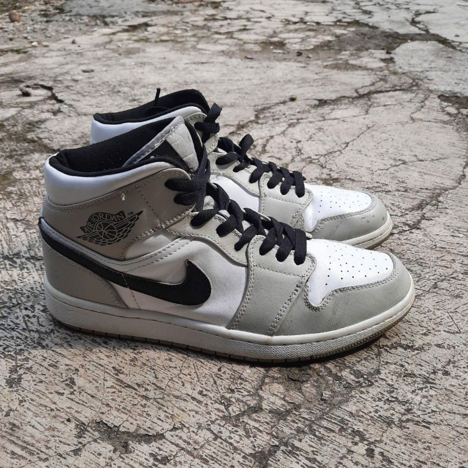 NIKE Air Jordan 1 Mid Light Smoke Grey Anthracite