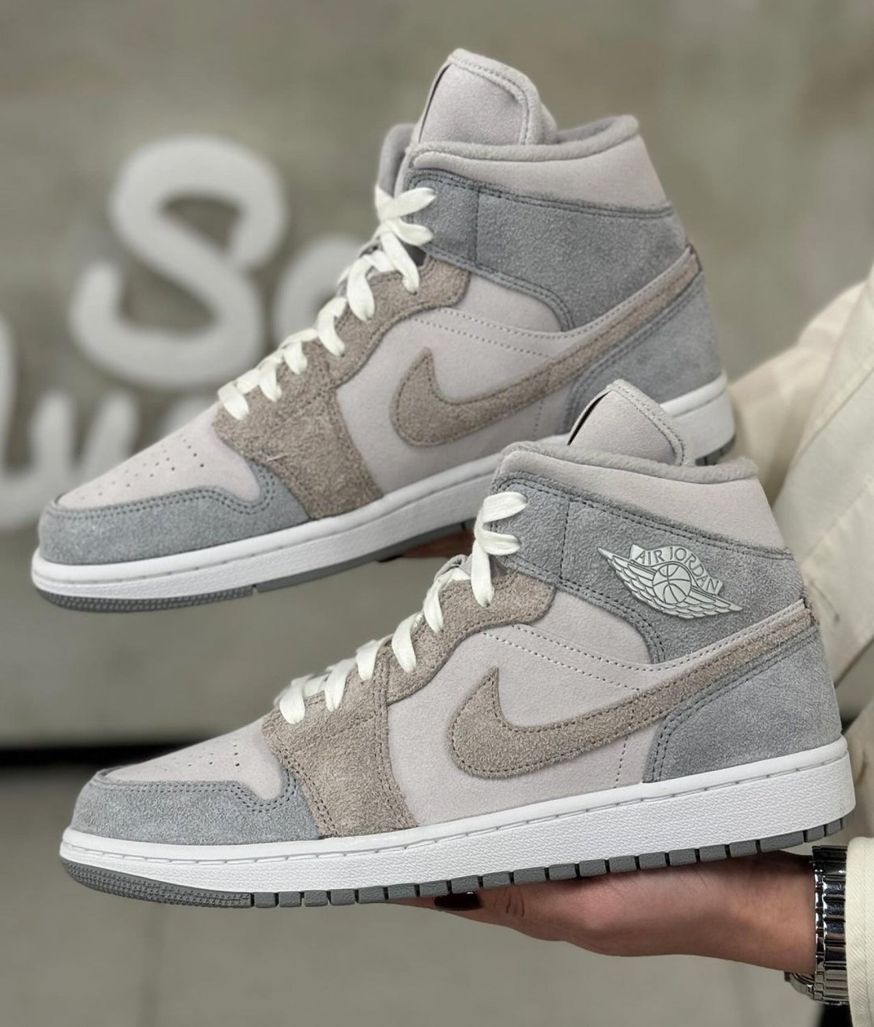 Nike Air Jordan 1 Mid Particle Grey