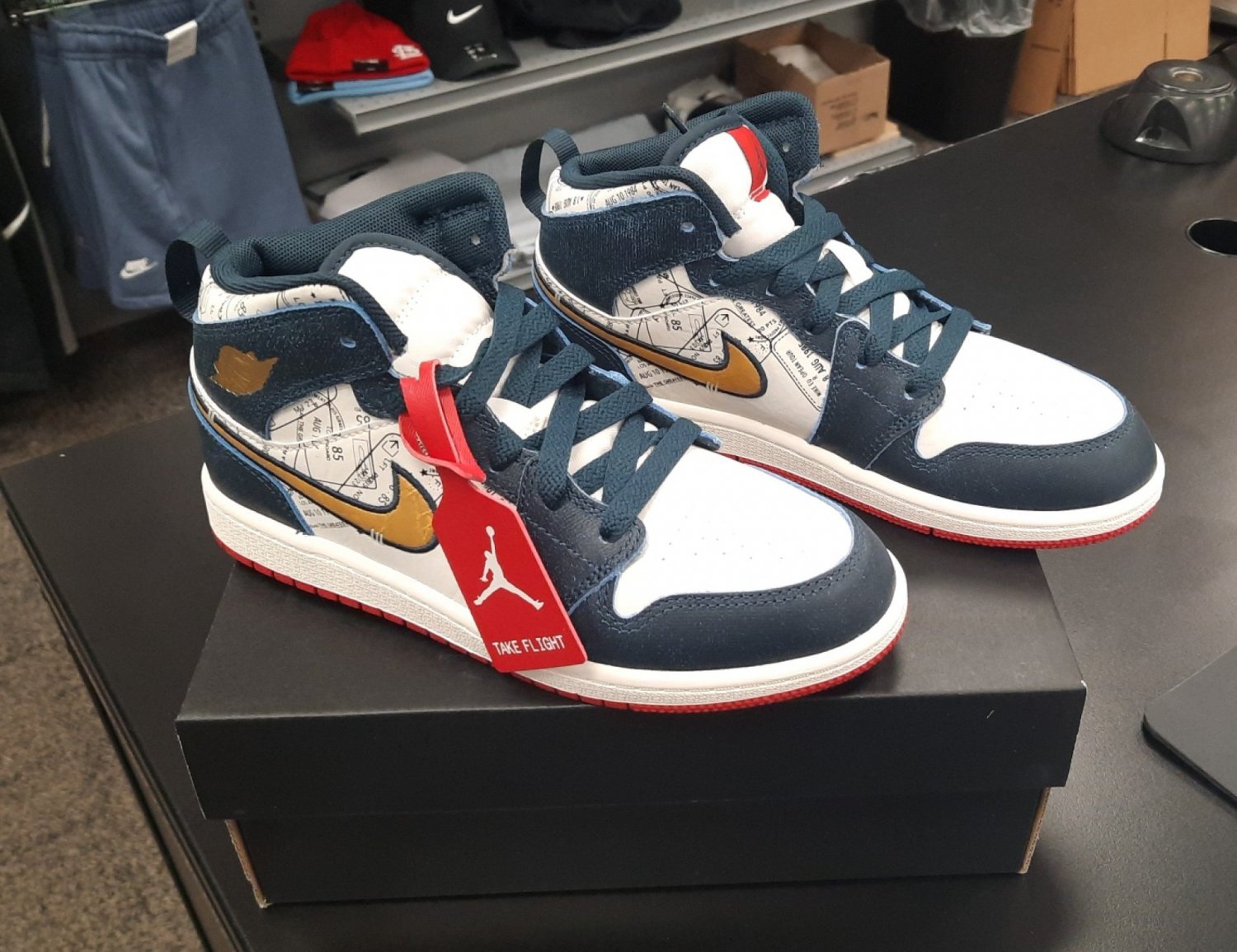 Nike Air Jordan 1 Mid SE GS Take Flight