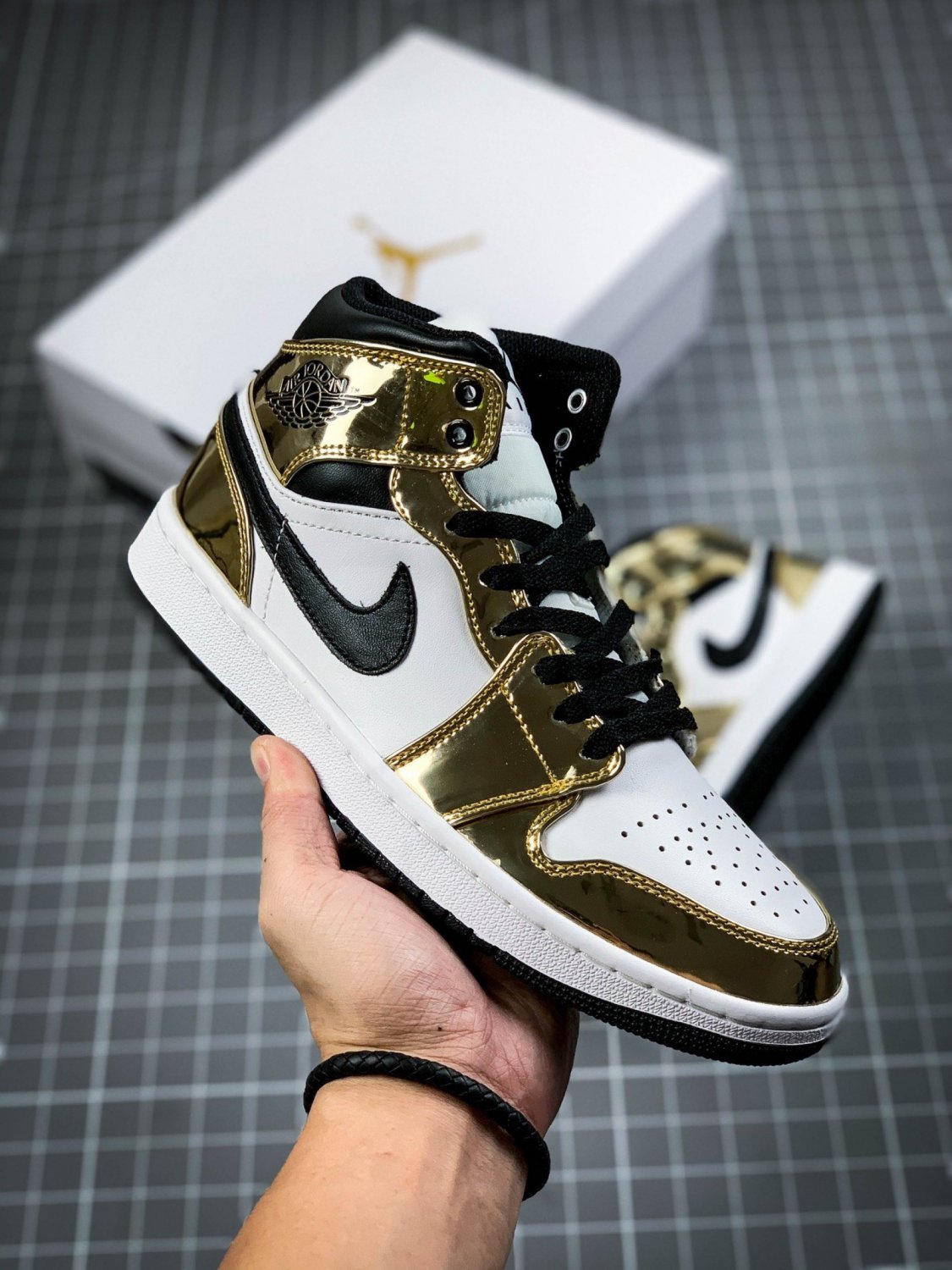NIKE Air Jordan 1 Mid SE Metallic Gold White