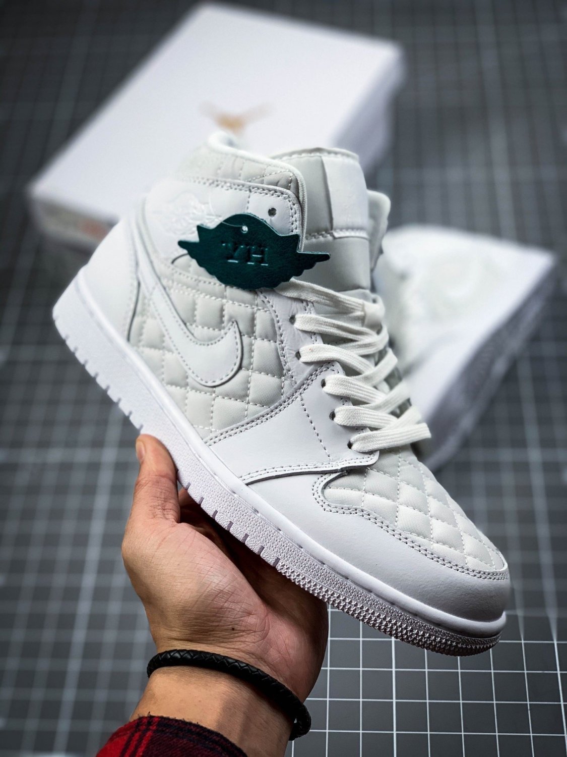 NIKE Air Jordan 1 Mid SE White Quilted