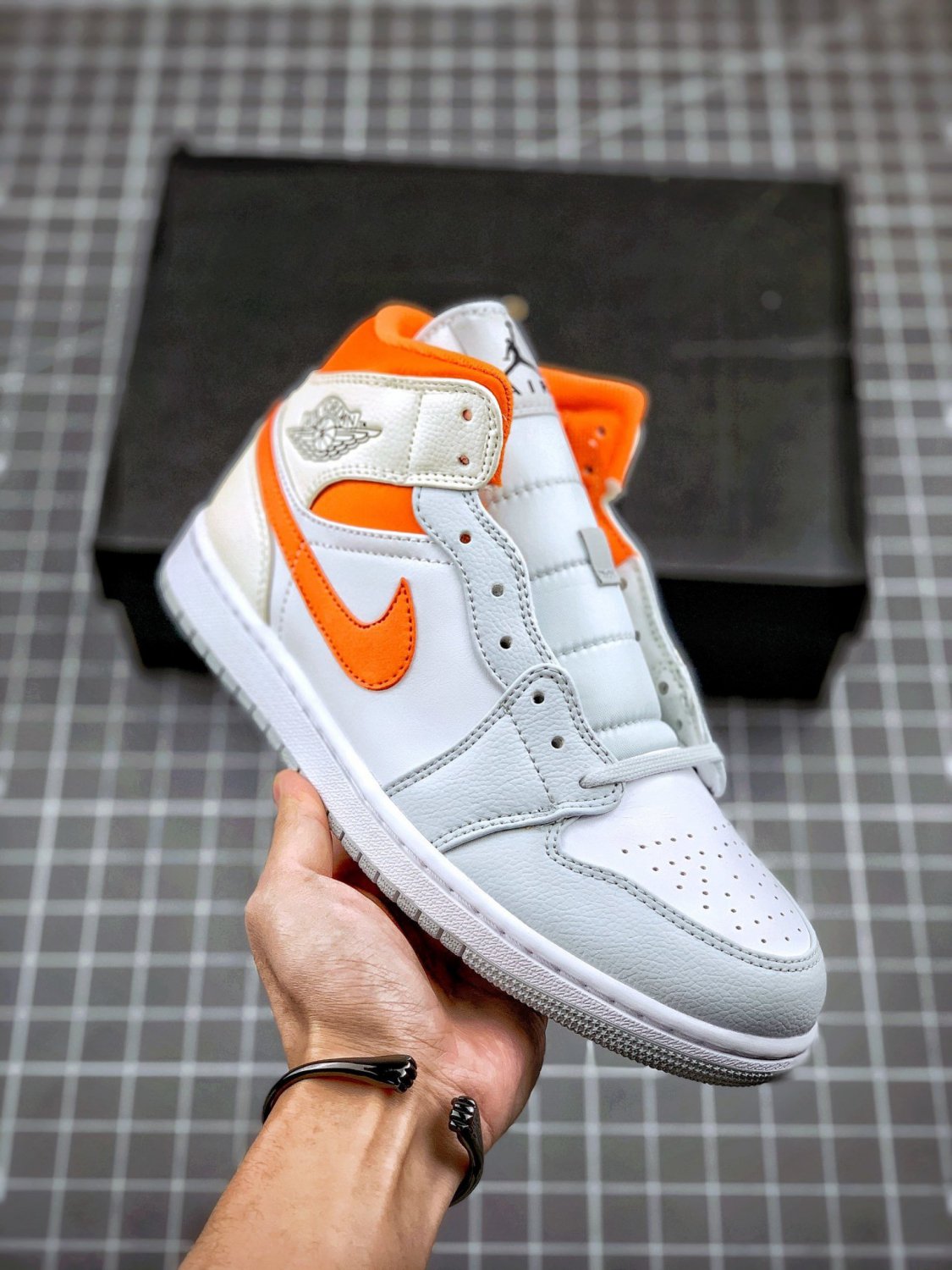 NIKE Air Jordan 1 Mid Starfish White