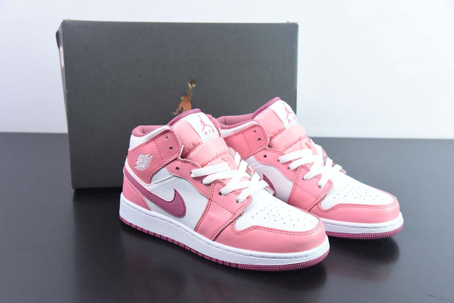 Nike Air Jordan 1 Mid Valentine's Day