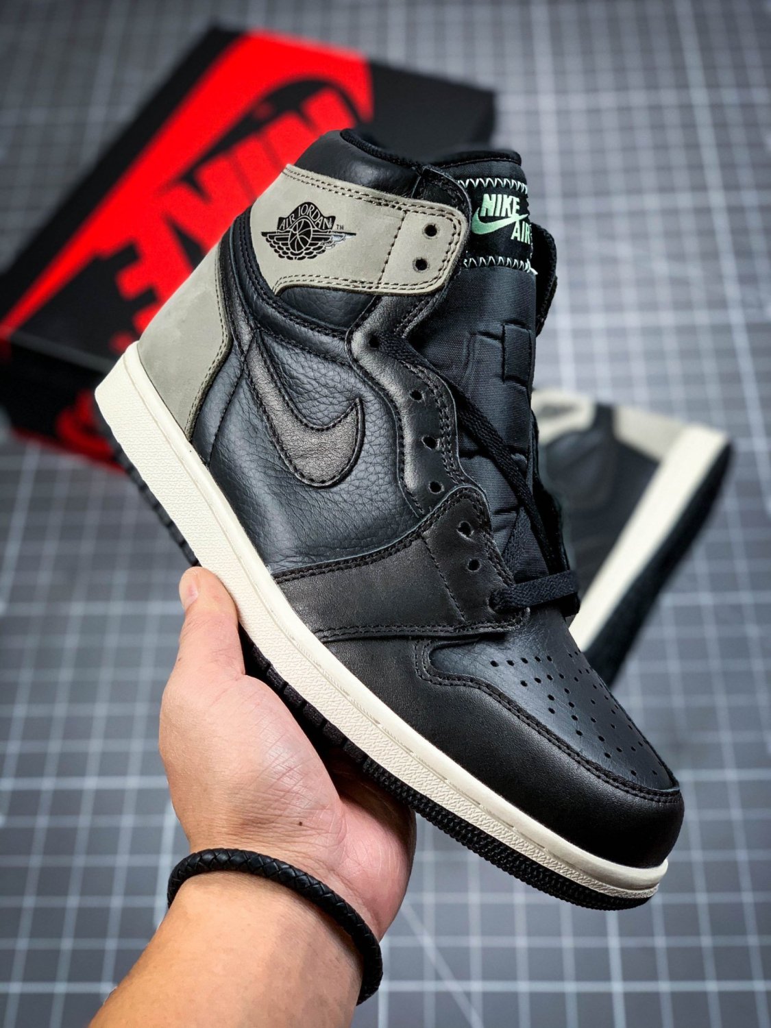 NIKE Air Jordan 1 Retro  High OG Black Light Grey