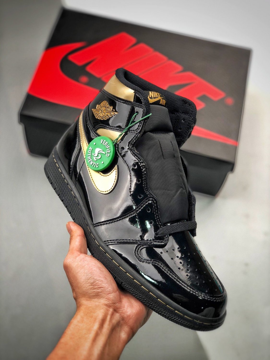 NIKE Air Jordan 1 Retro  High OG Black Metallic Gold