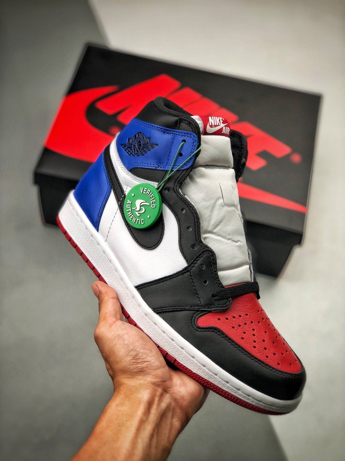 NIKE Air Jordan 1 Retro  High OG Top 3