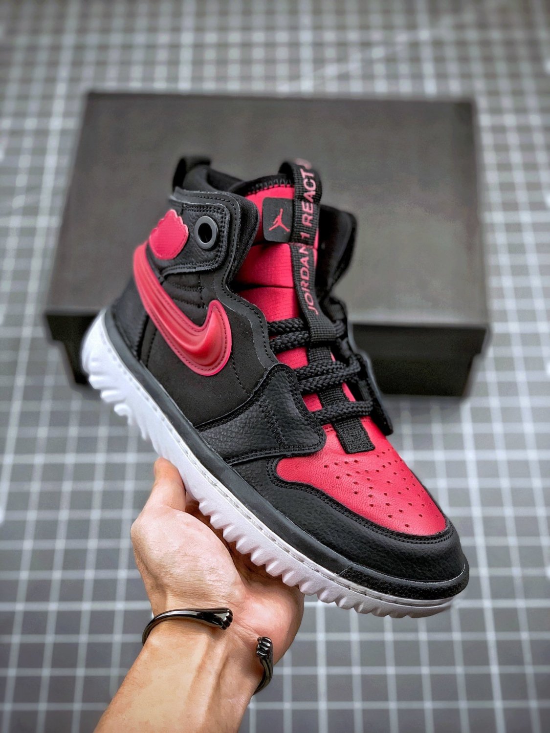 NIKE Air Jordan 1 Retro  High React Noble Red