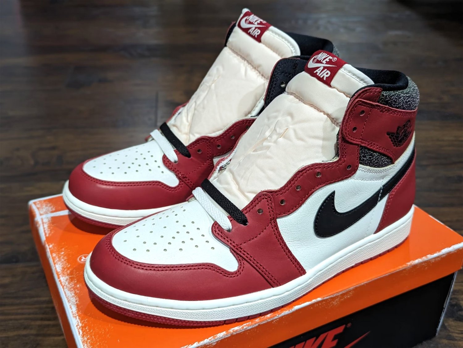 Nike Air Jordan 1 Retro High ' Chicago Lost And Found '