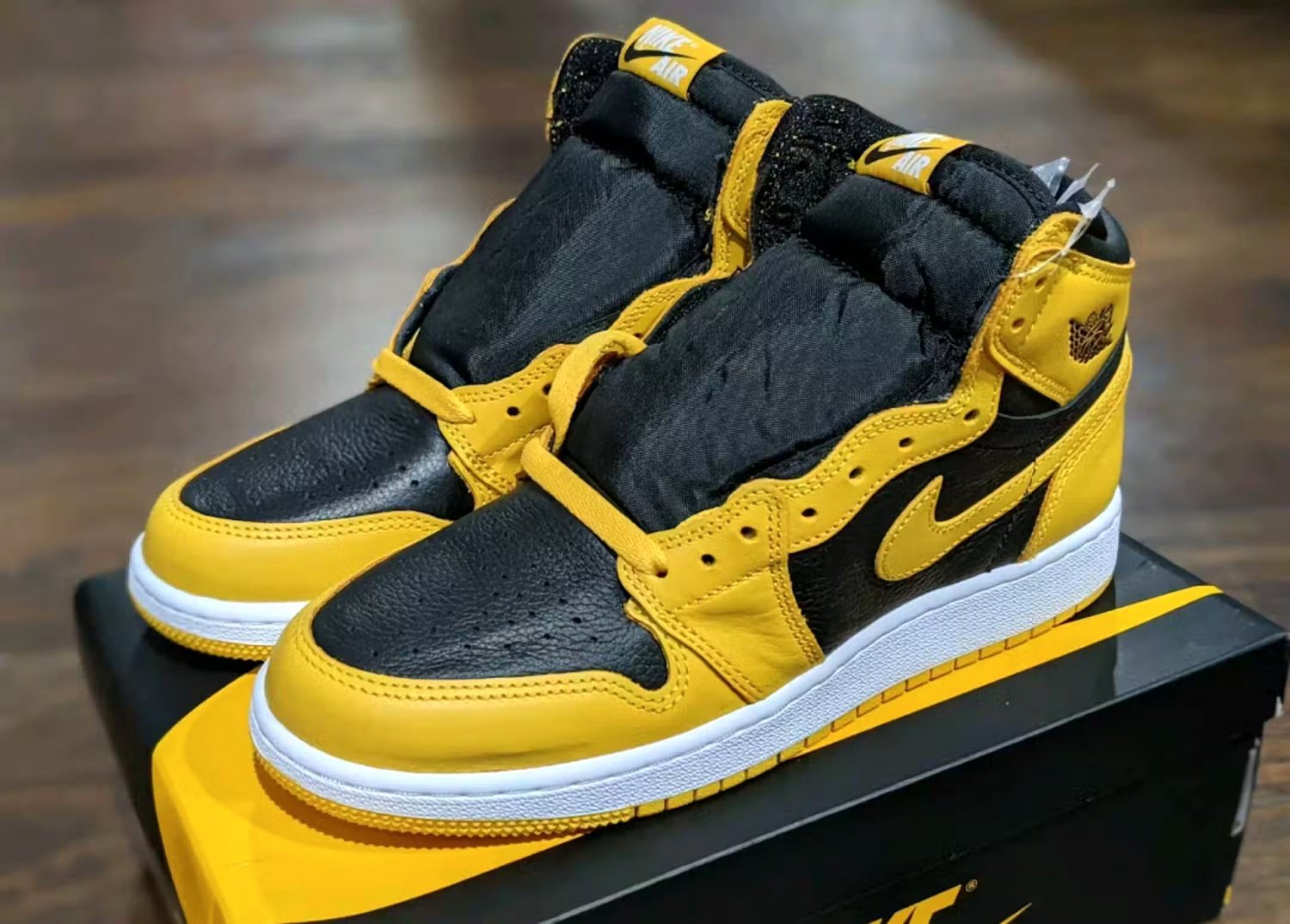 Nike Air Jordan 1 Retro High ' Pollen '