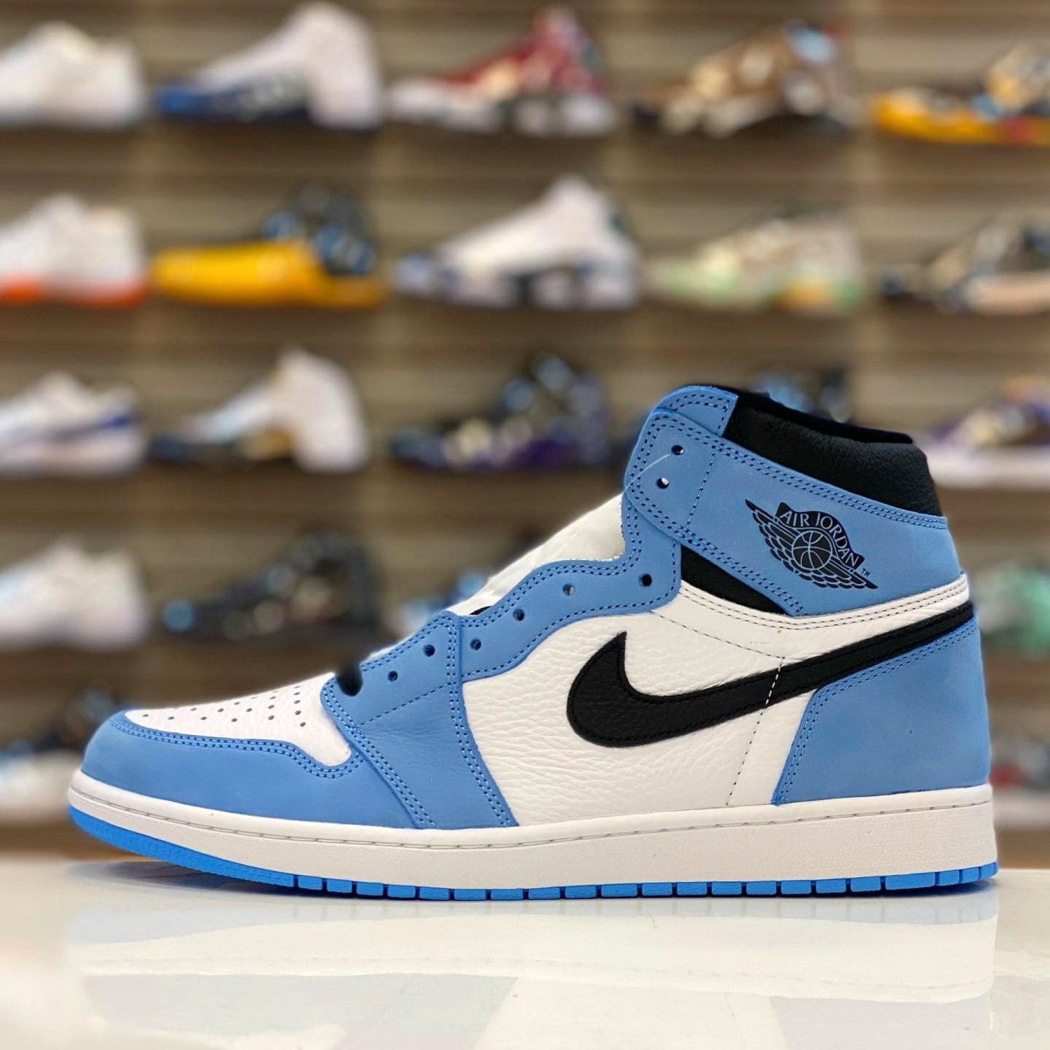 Nike Air Jordan 1 Retro High  University Blue   New