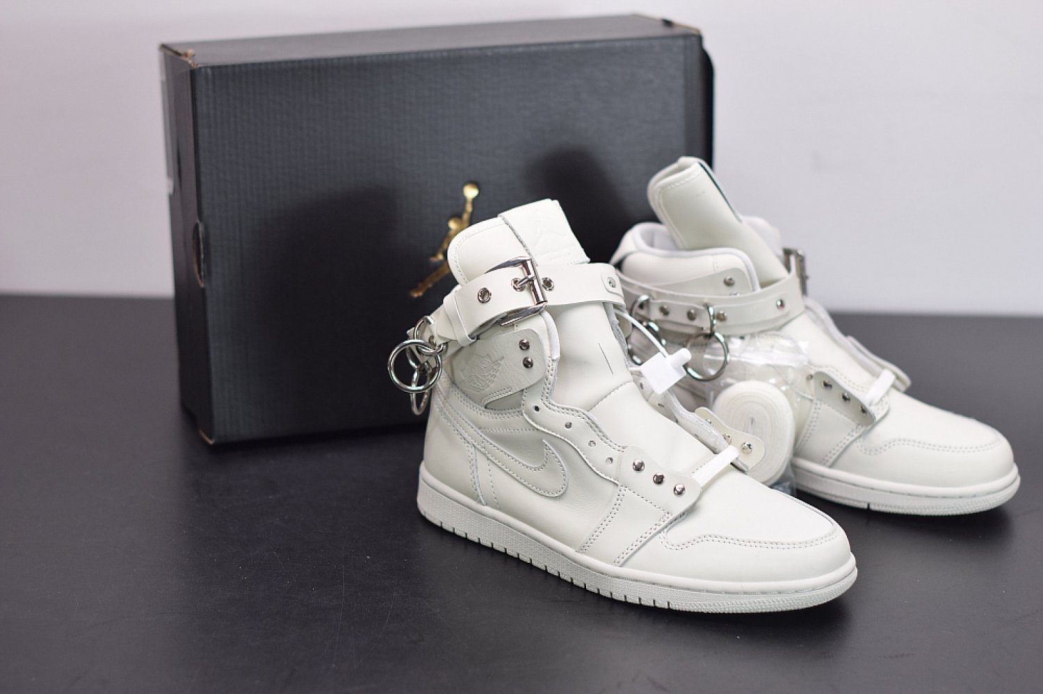 Nike Air Jordan 1 Retro High Comme des Garcons White