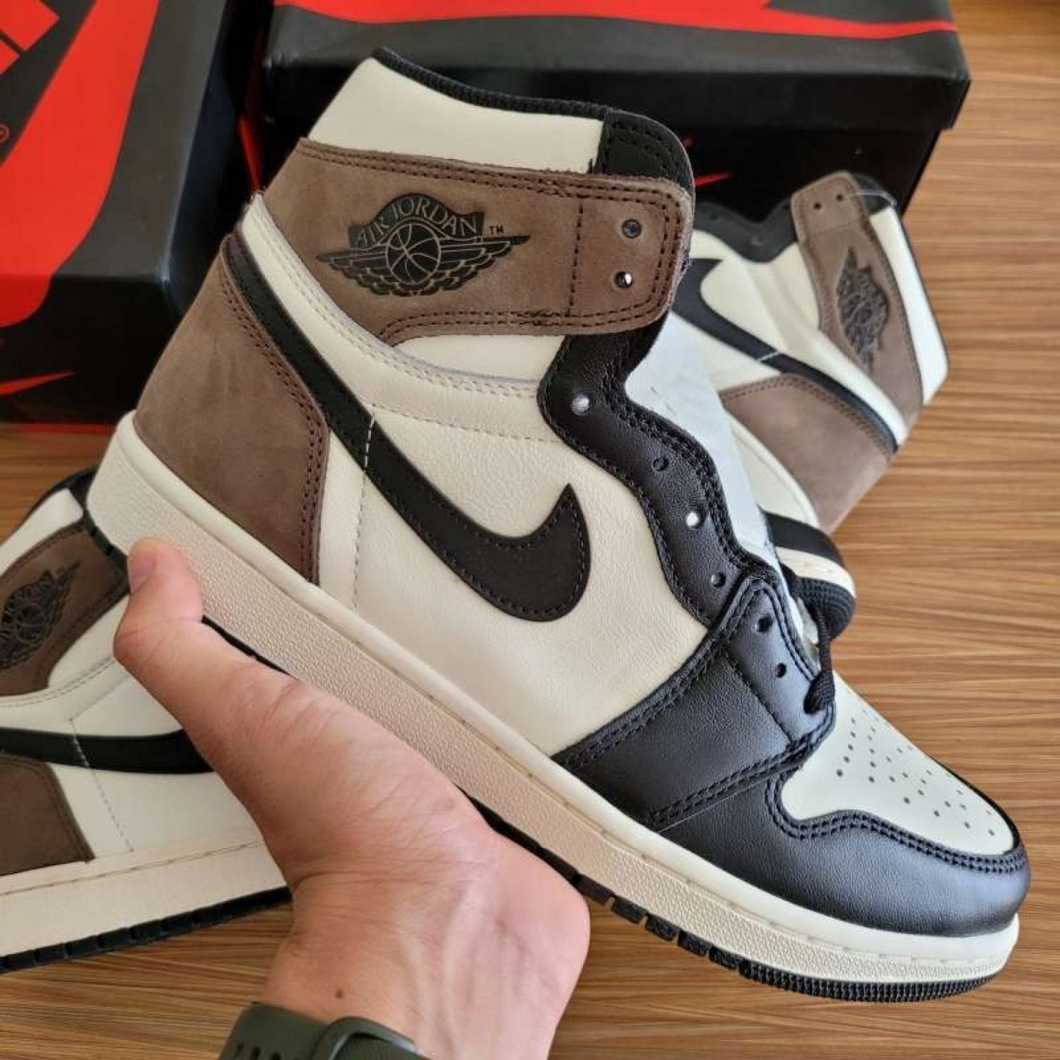 Nike Air Jordan 1 Retro High 'Dark Mocha'