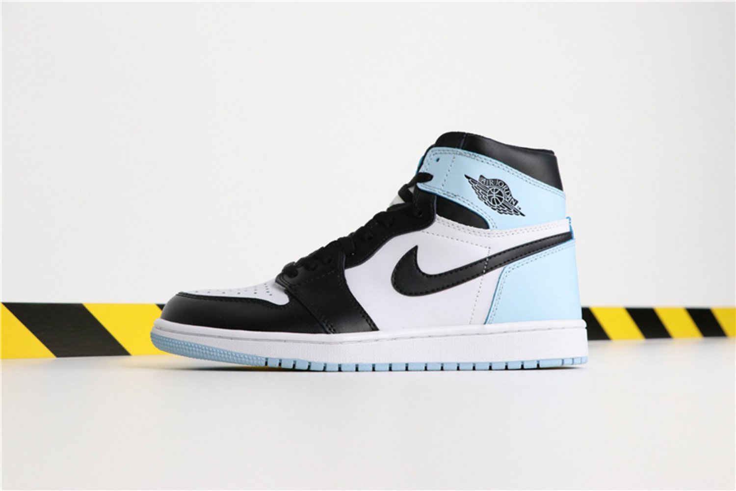 Nike Air Jordan 1 Retro High Igloo