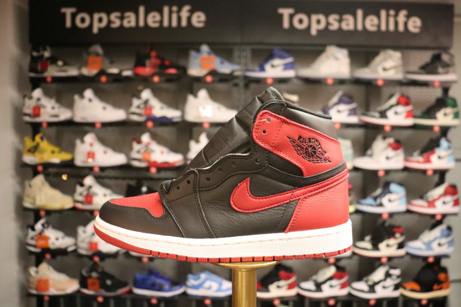 Nike Air Jordan 1 Retro High OG 'Banned' 2016 555088-001