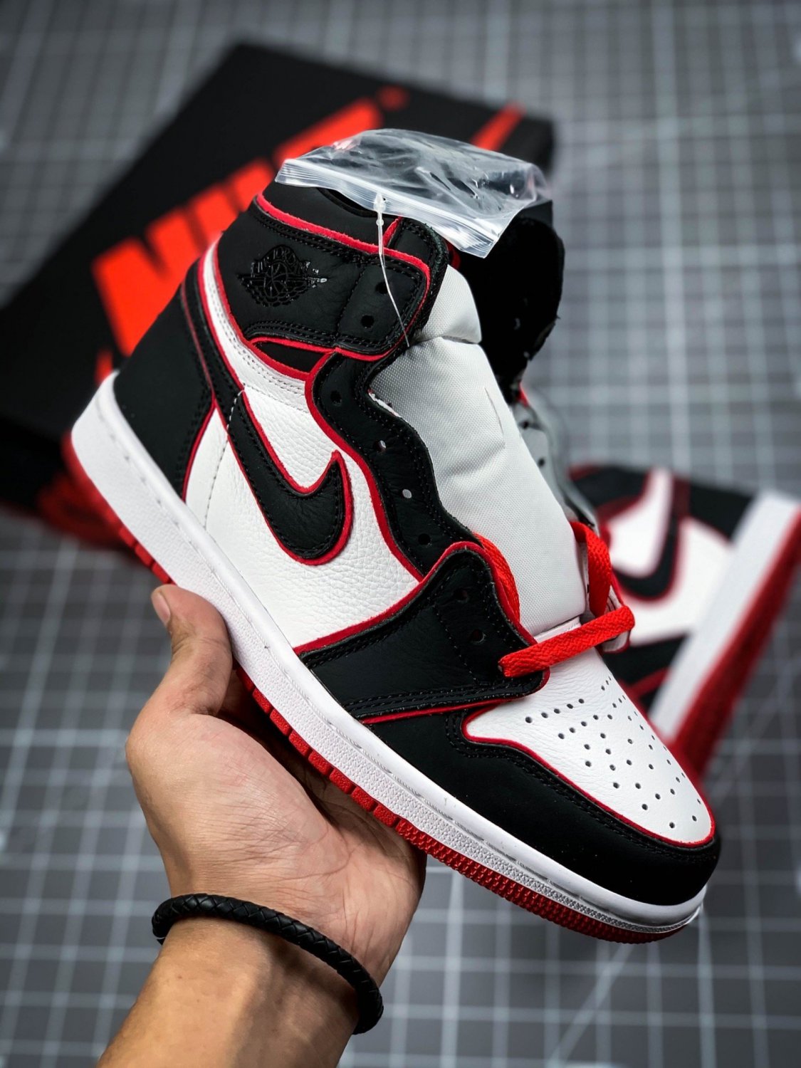 NIKE Air Jordan 1 Retro High OG Bloodline