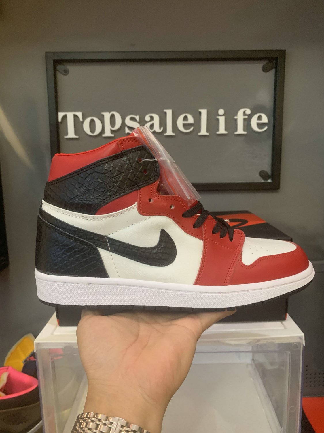 Nike Air Jordan 1 Retro High OG 'Satin Red' (Women)
