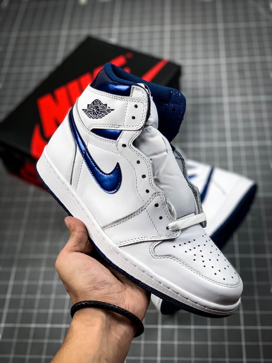 NIKE Air Jordan 1 Retro High OG White Metallic Navy