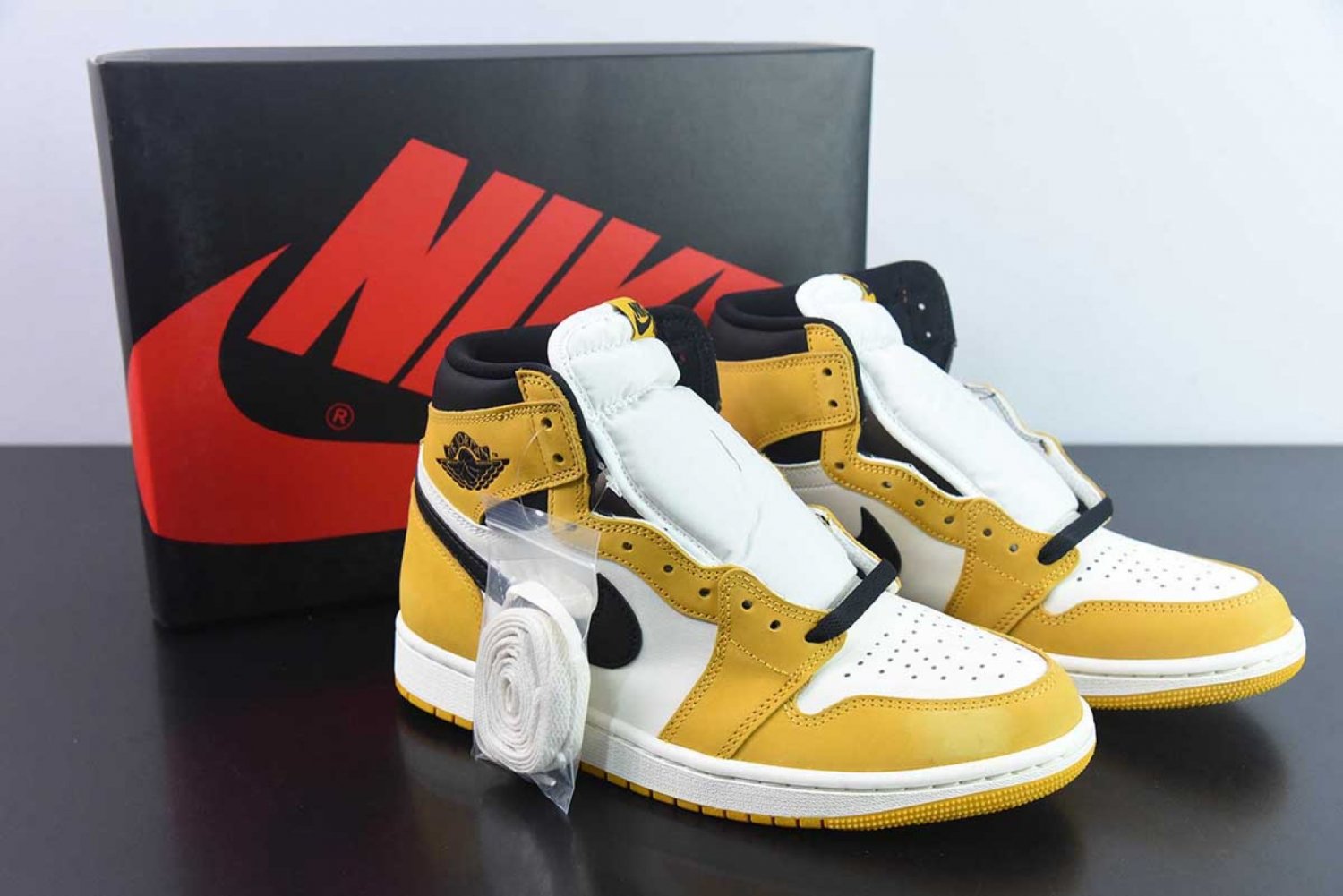 Nike Air Jordan 1 Retro High OG Yellow Ochre