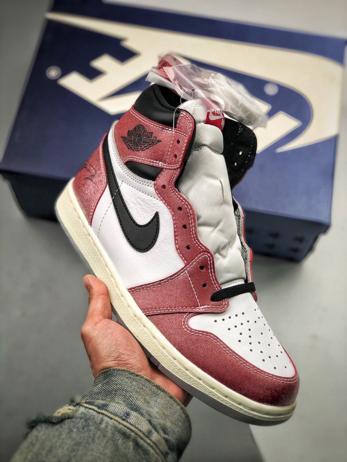 Nike Air Jordan 1 Retro High Trophy Room Chicago