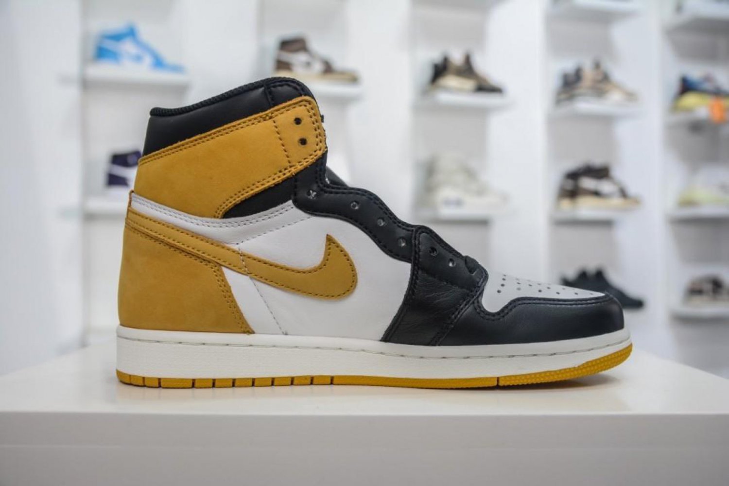 Nike Air Jordan 1 Retro High Yellow Ochre