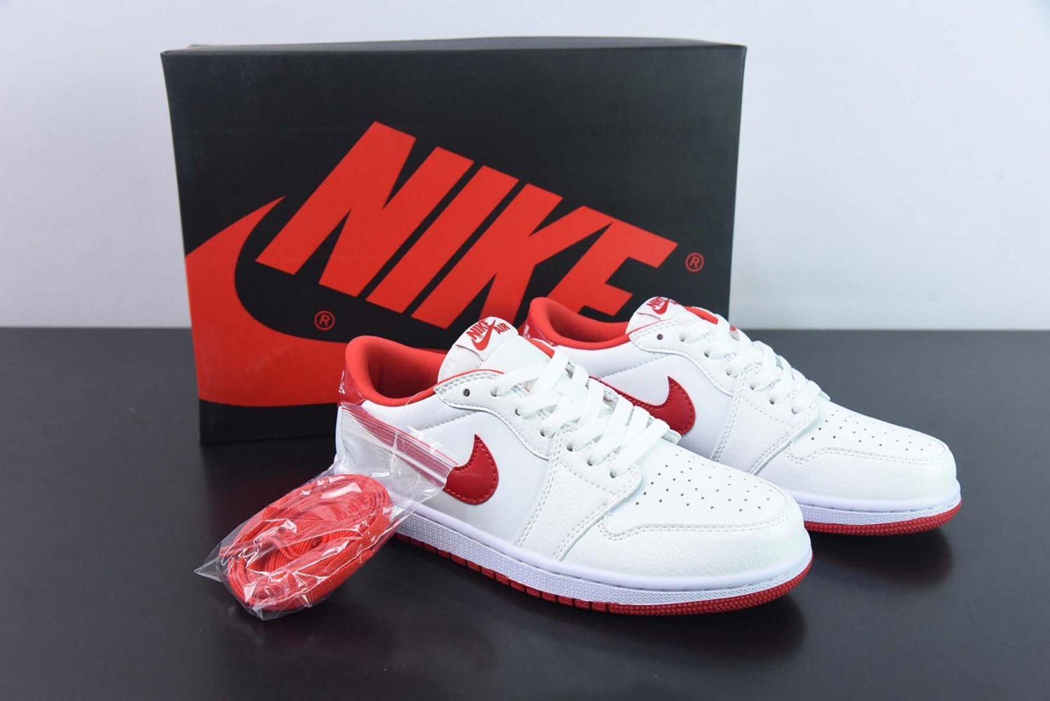 Nike Air Jordan 1 Retro Low OG University Red
