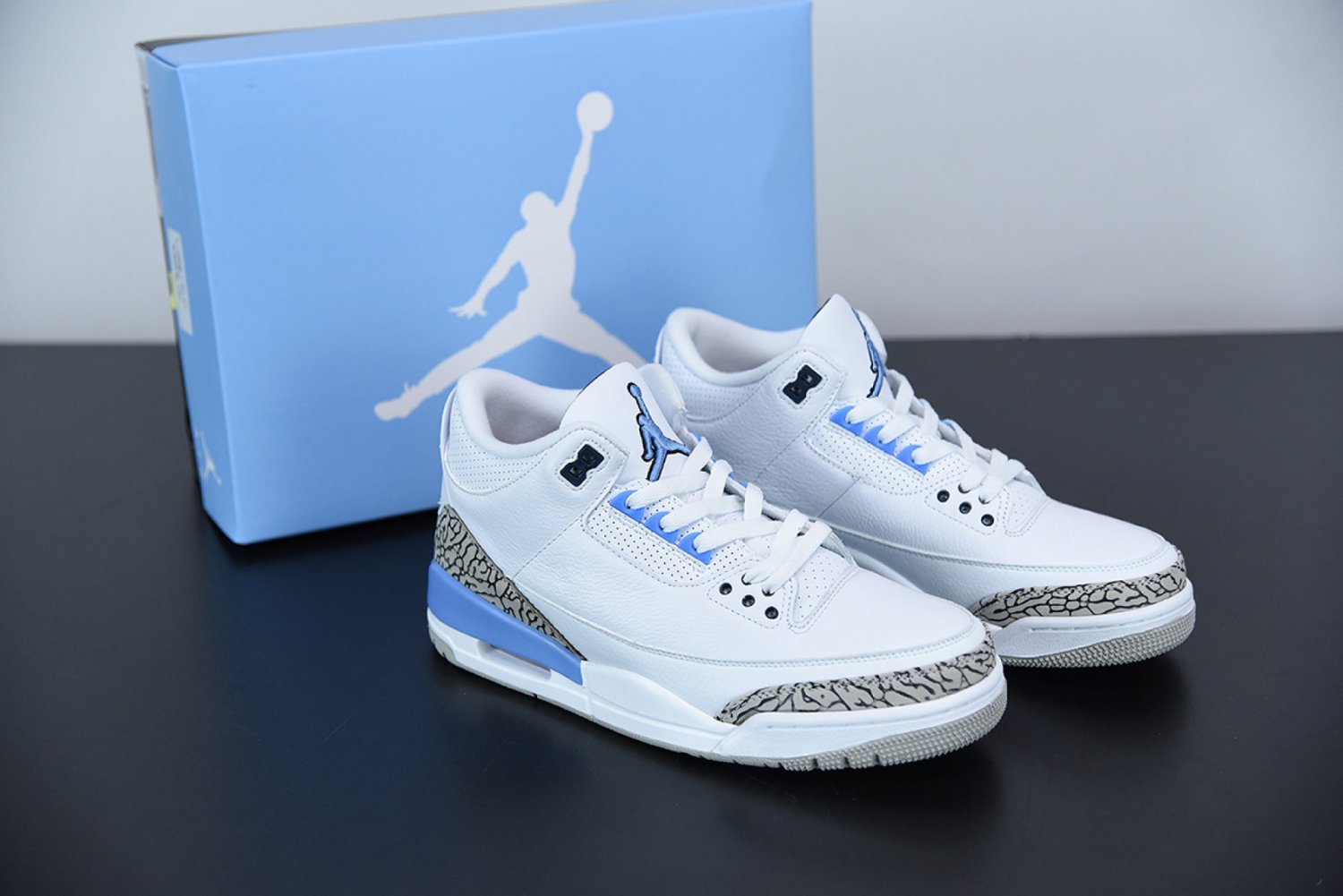 Nike Air Jordan 3 Retro UNC