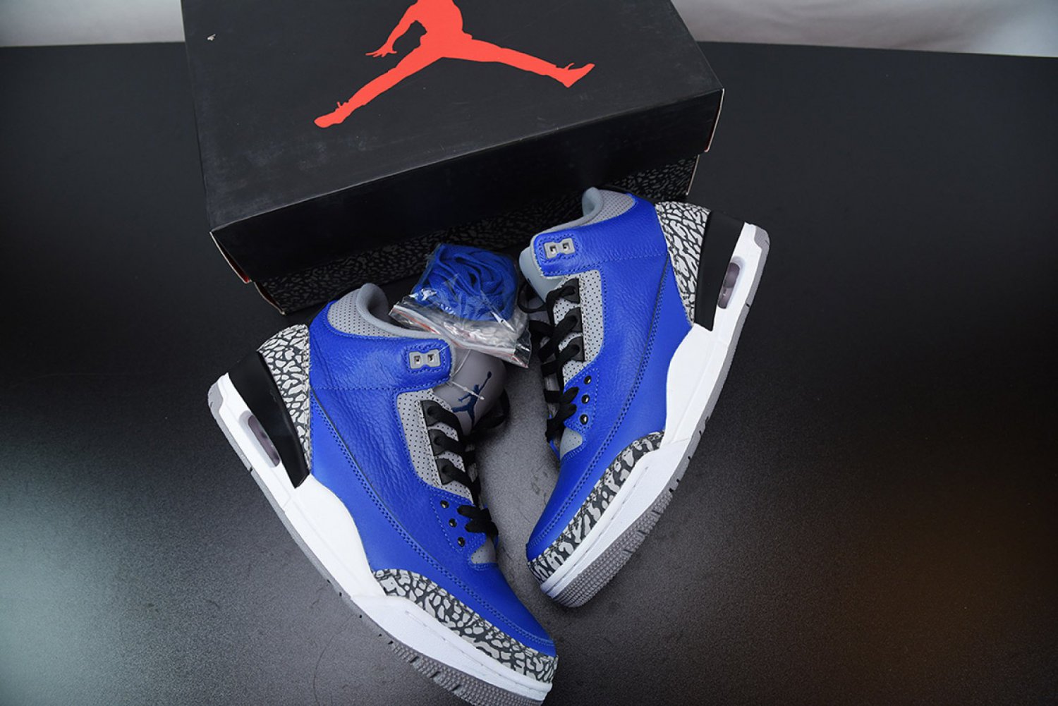 Nike Air Jordan 3 Retro Varsity Royal Cement