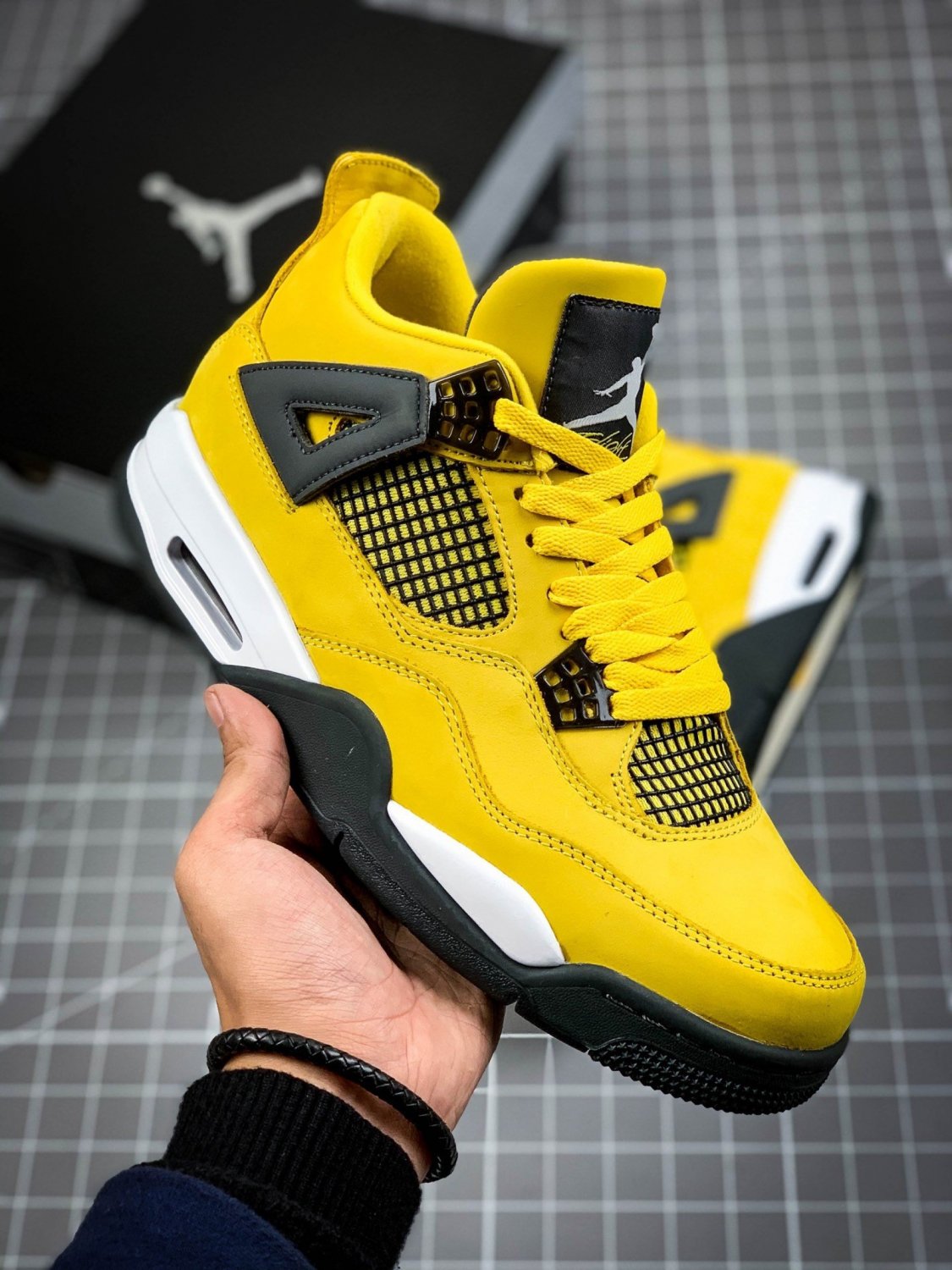 NIKE Air Jordan 4 Retro Lightning Tour Yellow