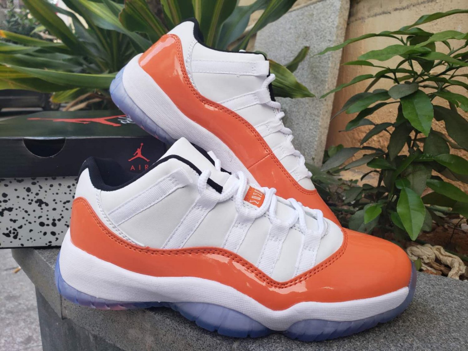 NIKE Air Jordan 11 Low WhiteBlack-Orange Trance
