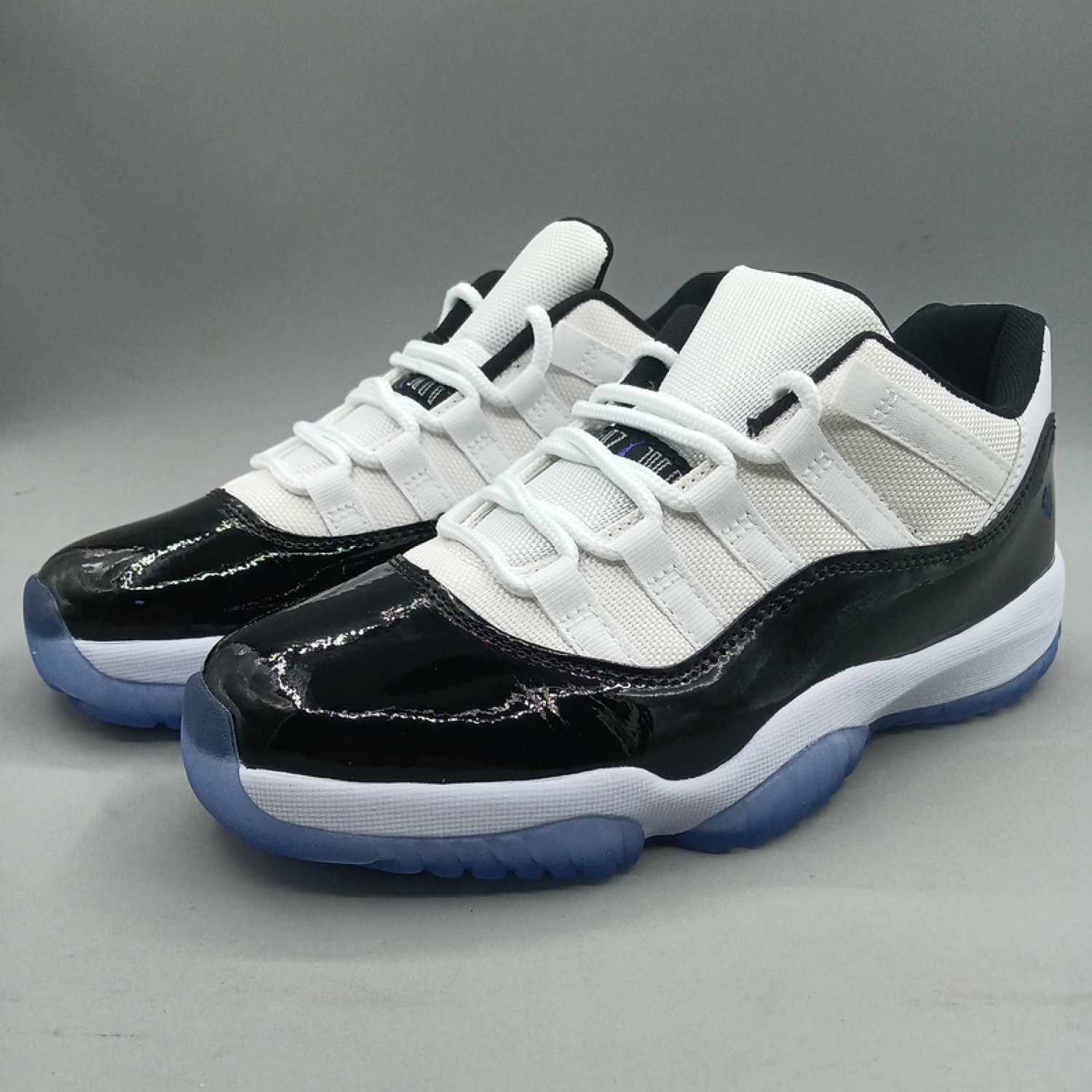 Nike Air Jordan 11 Retro Low Concord 528895-153