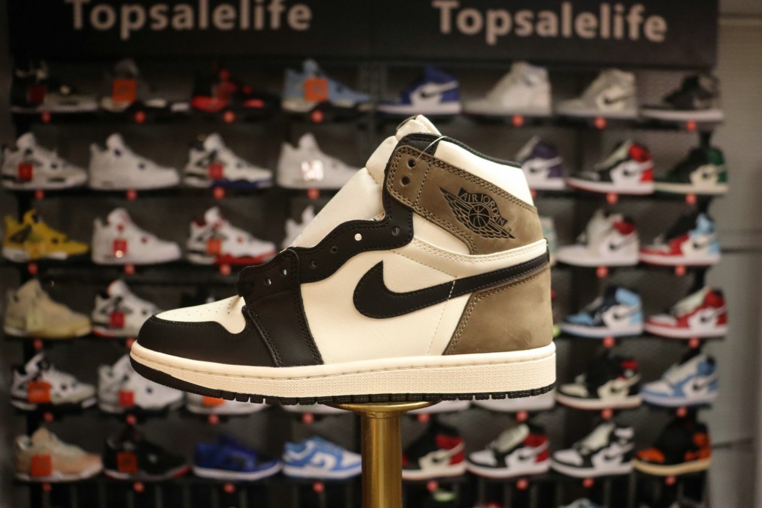Air Jordan 1 Retro High OG 'Dark Mocha'