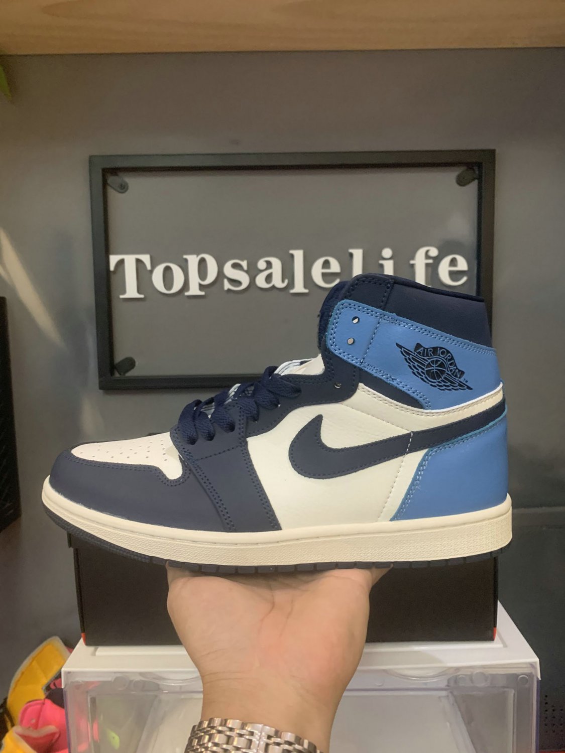Air Jordan 1 Retro High OG 'Obsidian'