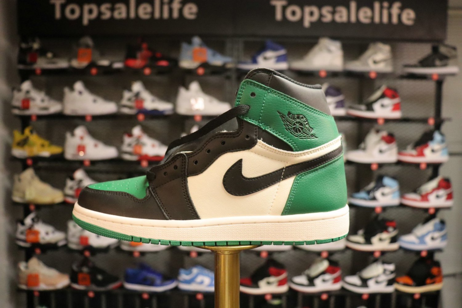 Air Jordan 1 Retro High OG 'Pine Green'