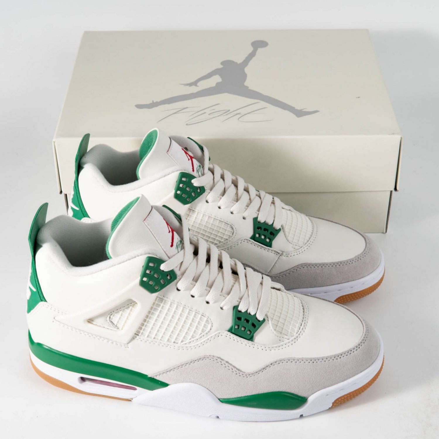 Air Jordan 4 Retro SB Pine Green