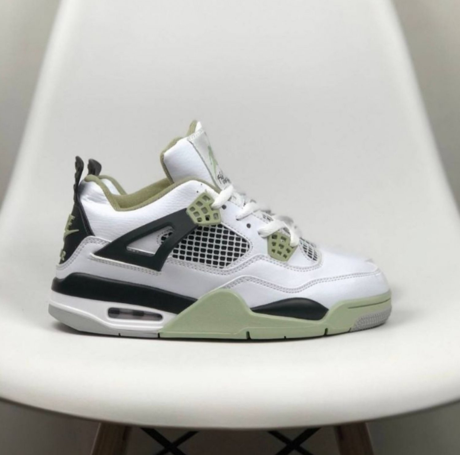 Air Jordan 4 Retro Seafoam_1