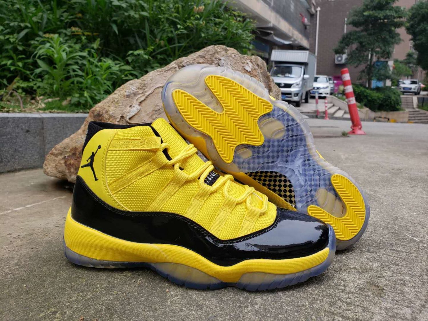 Air Jordan 11 Black Yellow_1