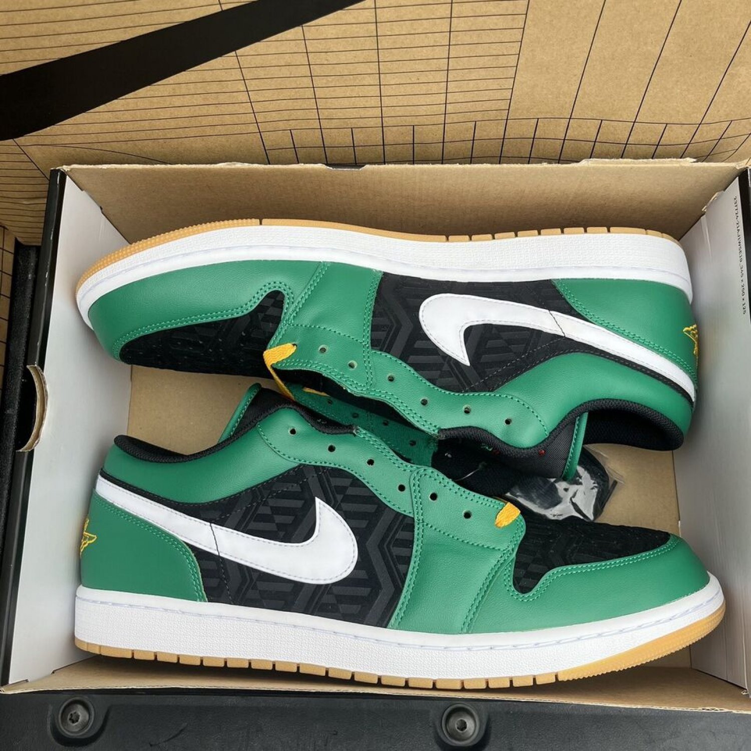 Jordan 1 Low SE Holiday Special