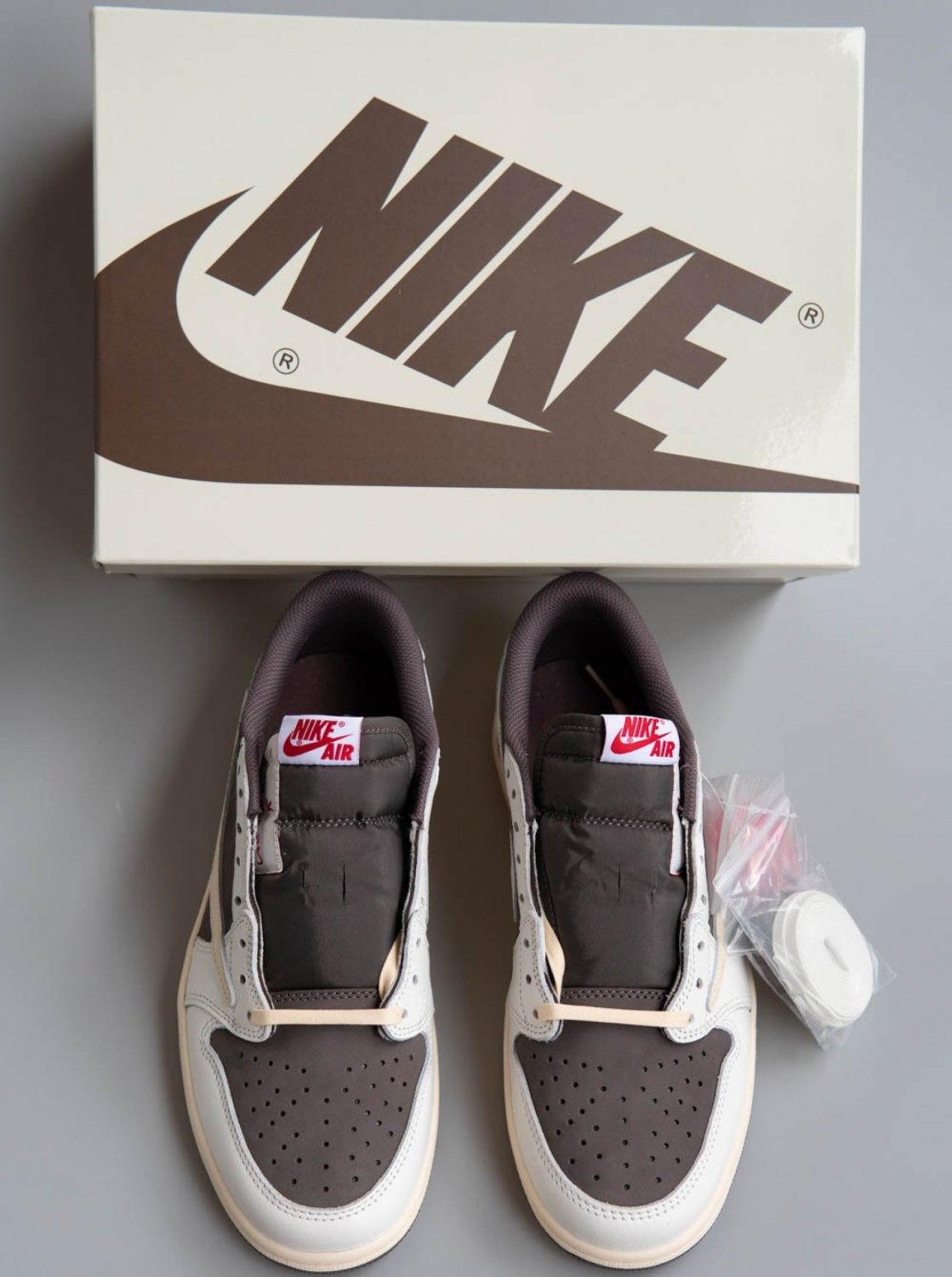 Jordan 1 Low Travis Scott Mocha White_2