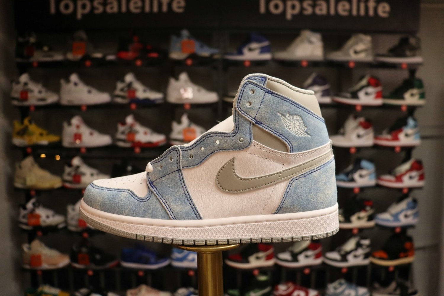 Jordan 1 Retro High Hyper Royal Smoke Grey
