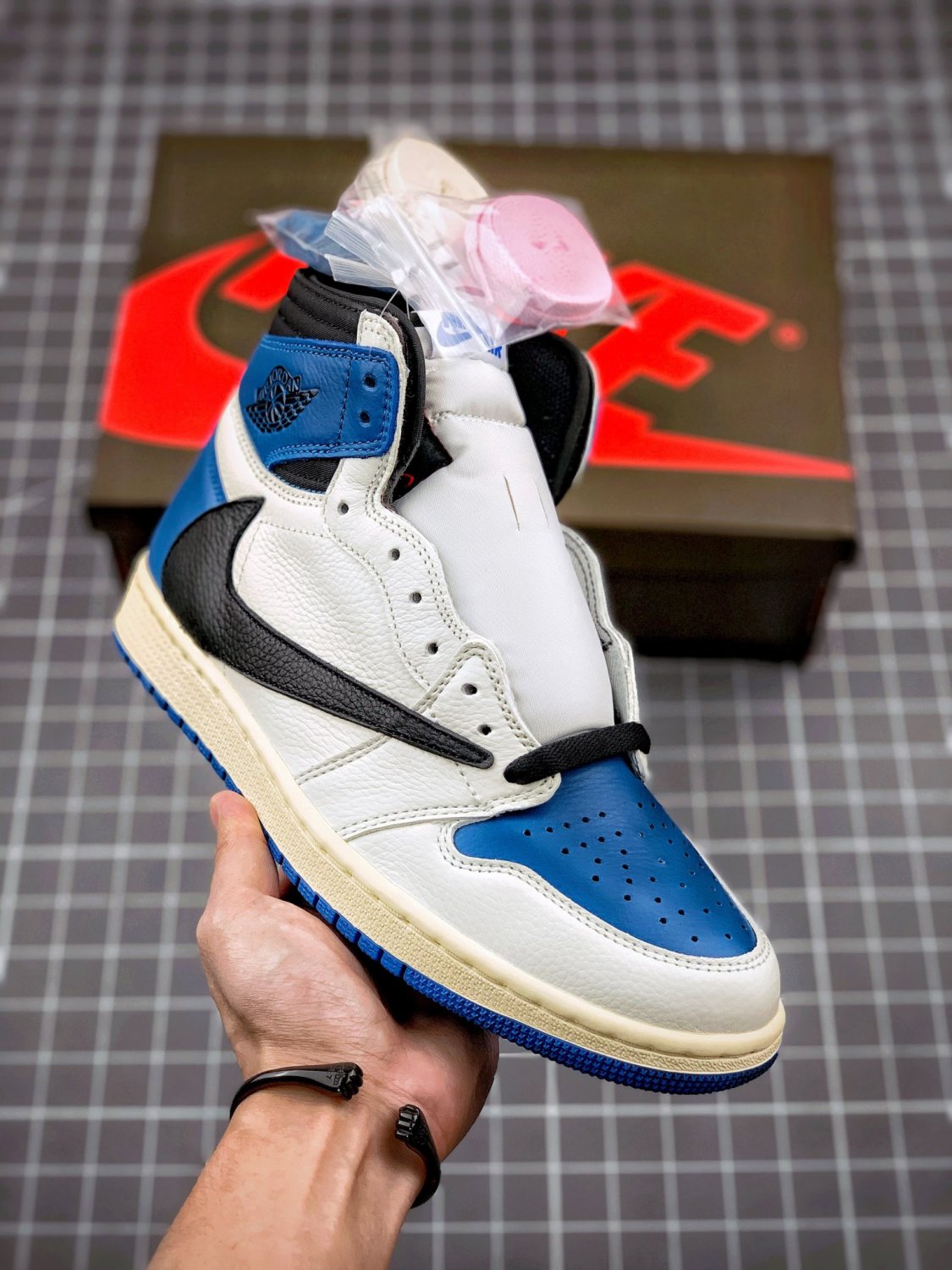 Jordan 1 Retro High OG SP Fragment x Travis Scott_1