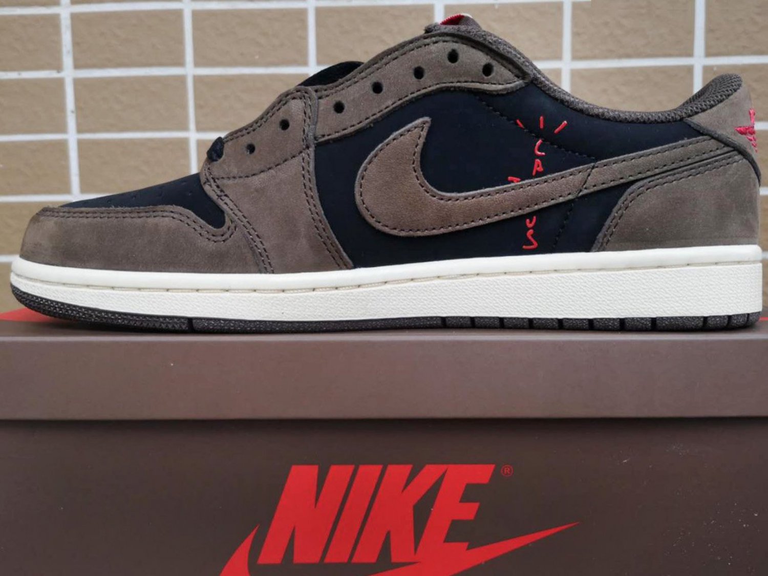 Jordan 1 Retro Low Travis Scott_1