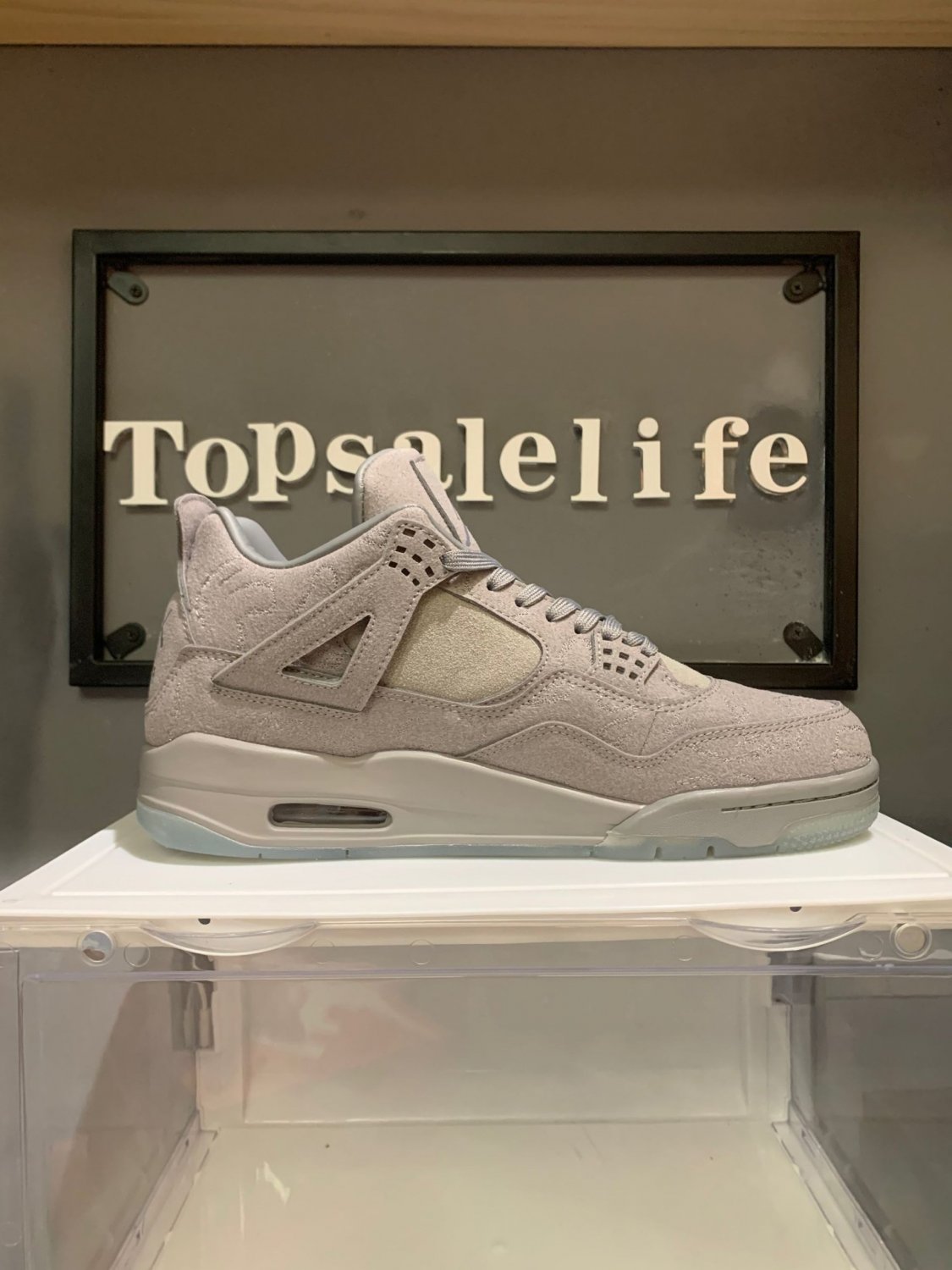 Jordan 4 Retro Kaws_4