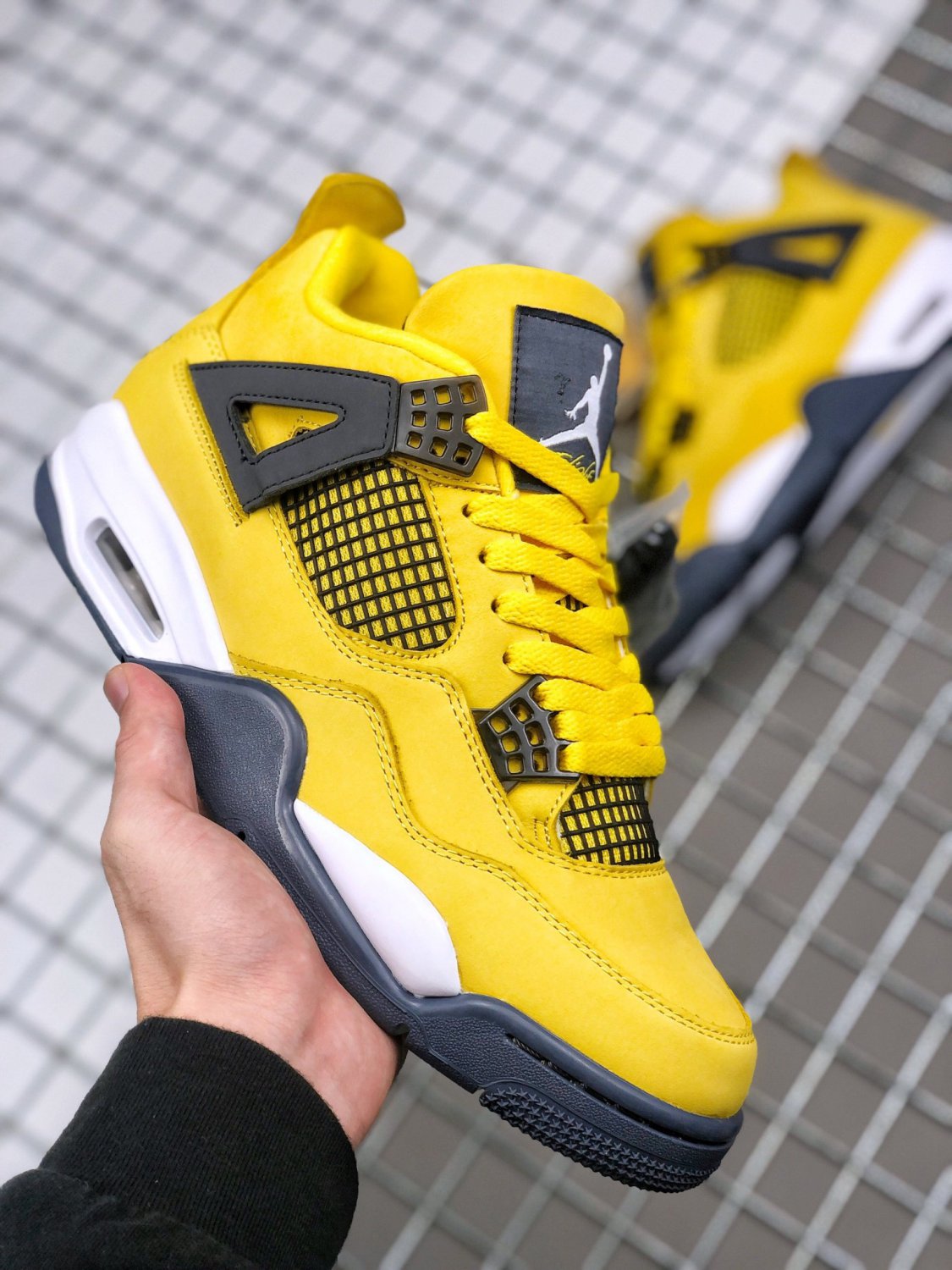 Jordan 4 Retro Lightning (2021)_1