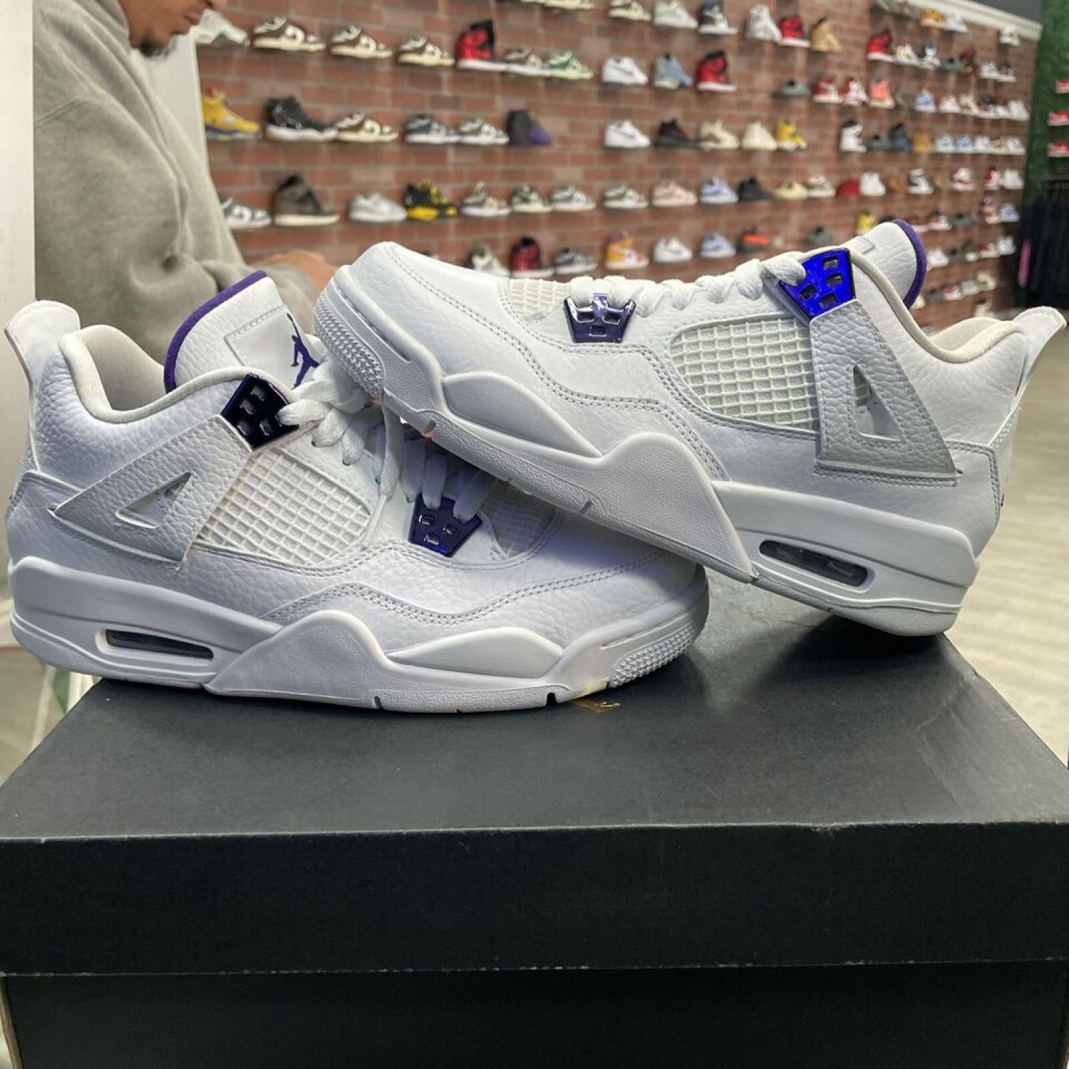 Jordan 4 Retro Metallic Purple_2